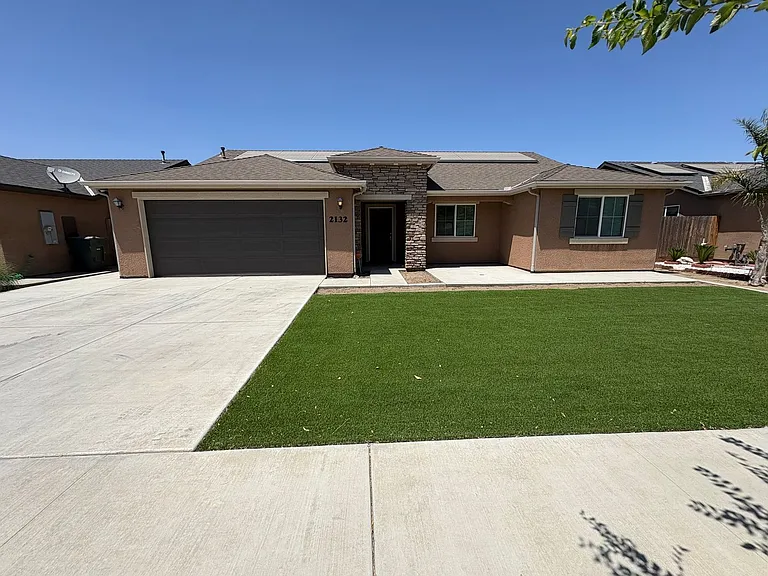 2132 E Sweet Ave — Photo 1