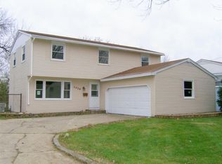 1426 Windsor Cir, Carpentersville, IL 60110