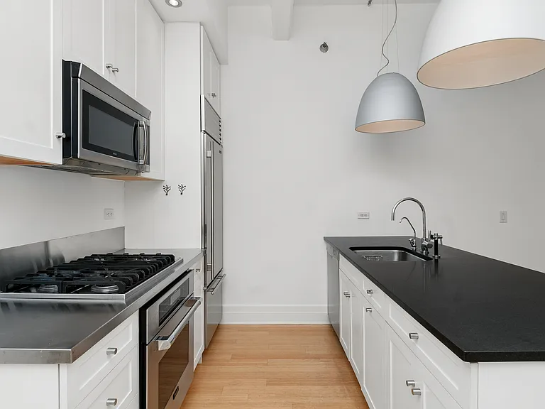 70 Washington St #2P — Photo 2