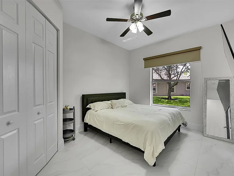 11163 NW 69th Pl — Photo 41