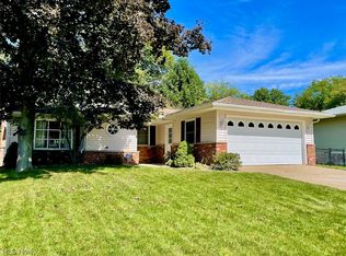 445 Melony Ln, Tallmadge, OH