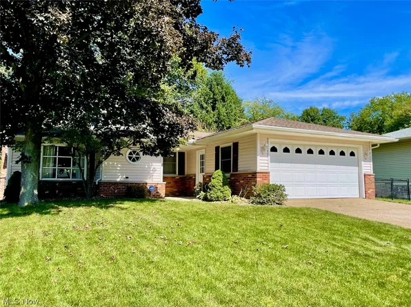 445 Melony Ln, Tallmadge, OH 44278
