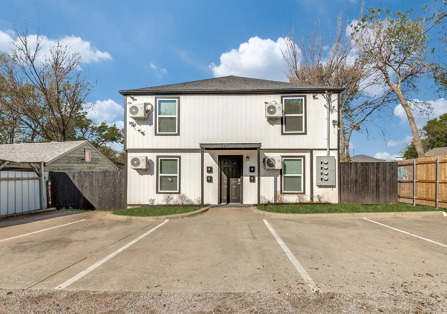 Fully Remodeled 1-Bedroom | Modern & Move-In Ready | Pet Friendly — Photo 2