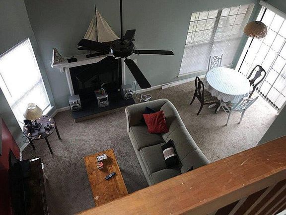 4th image of 421 Harbour Pt APT 303