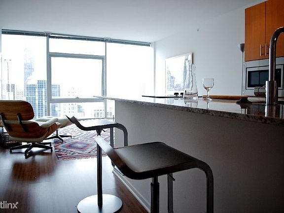 3rd image of 206 E Illinois St #1677