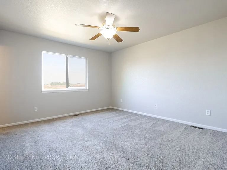 905 Durum St — Photo 10