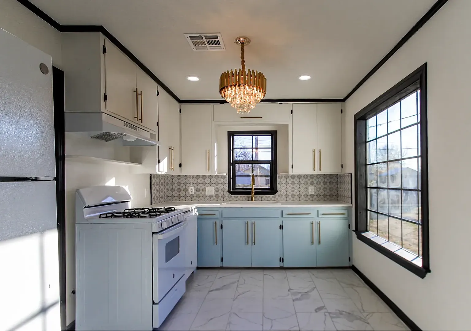 Charming 2-Bedroom Home in Tulsa's Vibrant Community — Photo 3
