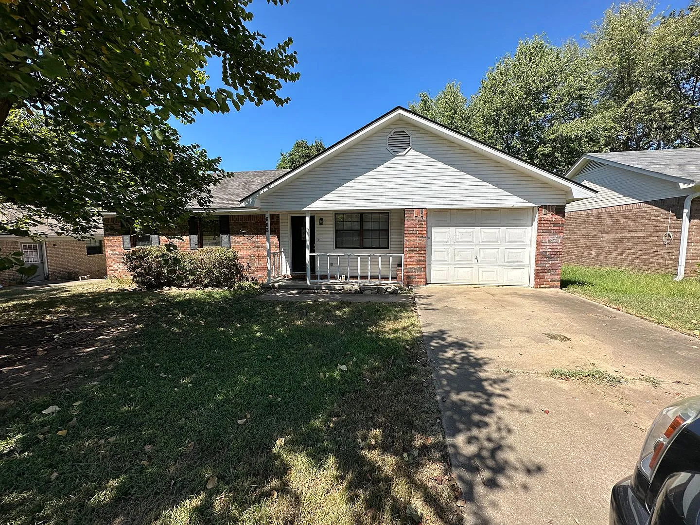 Come take a look at this 3-bedroom 1.5-bathroom home! — Photo 1