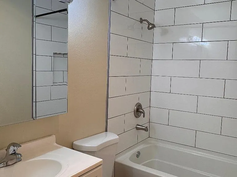3105 E 18th St #G — Photo 9
