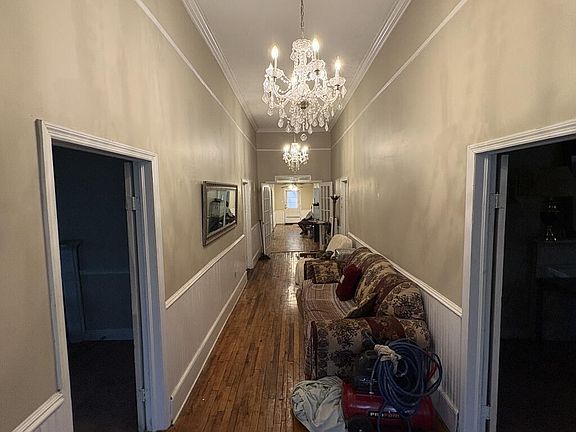 4th image of 304 Webster St