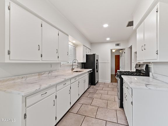4th image of 307 Sunny Ln