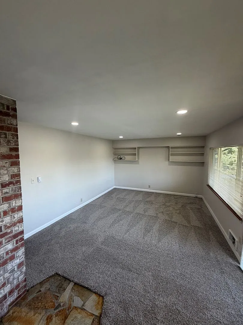 852 Nickerson — Photo 4
