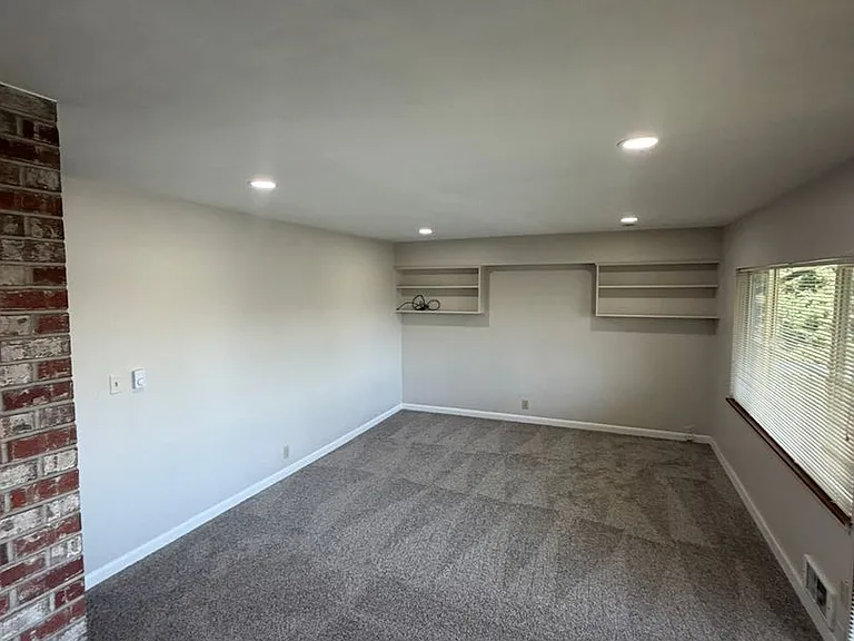 852 Nickerson — Photo 4