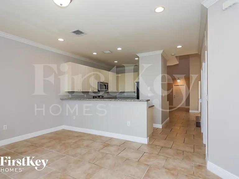 158 SE 22nd Ave — Photo 6