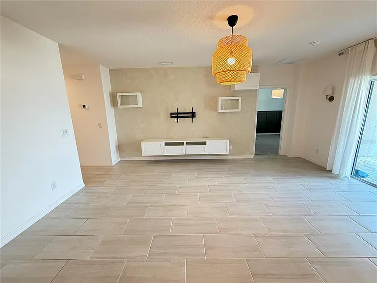 4209 Deleon St — Photo 8
