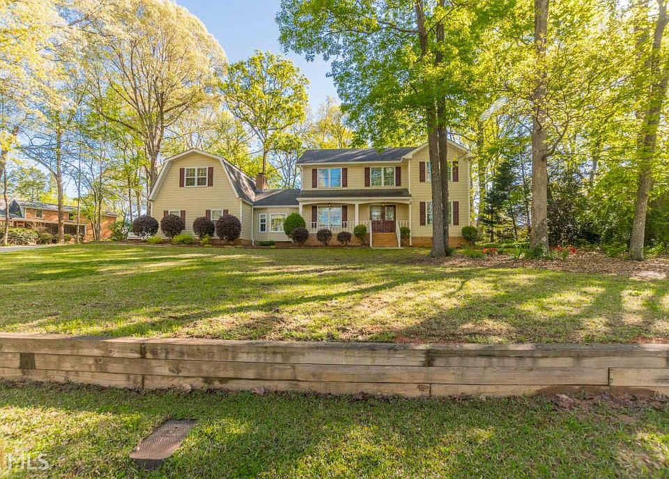 2nd image of 1902 Colony Oaks Dr