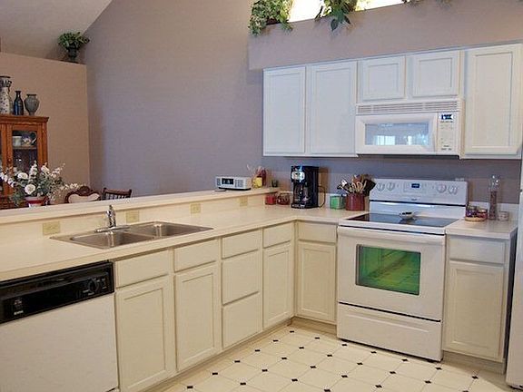 3rd image of 610 Whippoorwill Ln