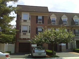 208-12 Estates Dr #22127, Flushing, NY 11360
