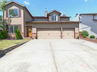 3185 SE Tumblestone Dr, Hillsboro, OR 97123