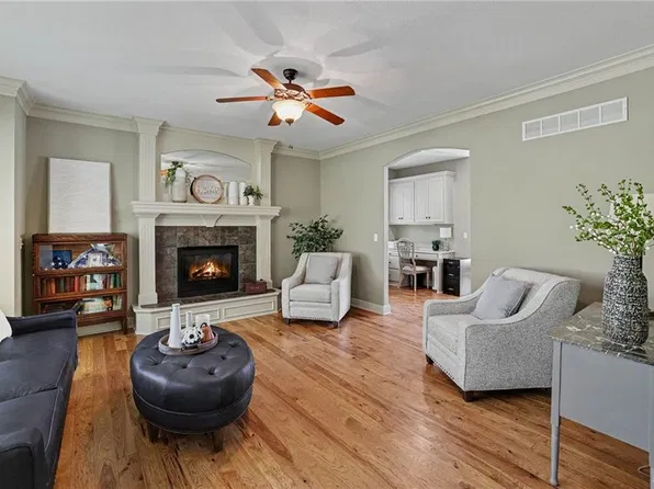 15917 Ballentine St, Overland Park, KS 66221