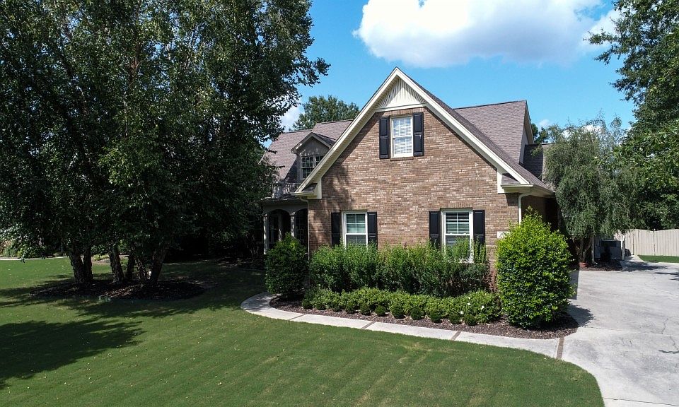 1st image of 2901 Oakleigh Ln SE