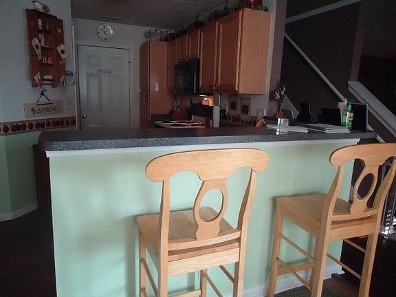 4th image of 428 Somerset Ct