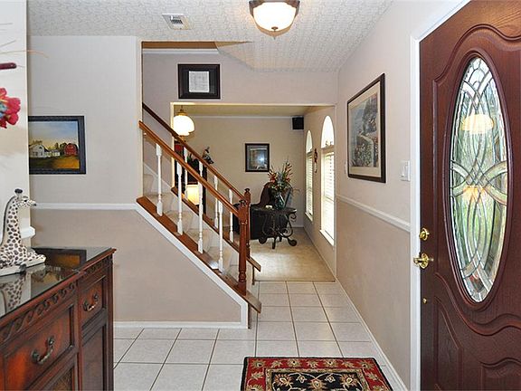 4th image of 2215 Villa Creek Dr