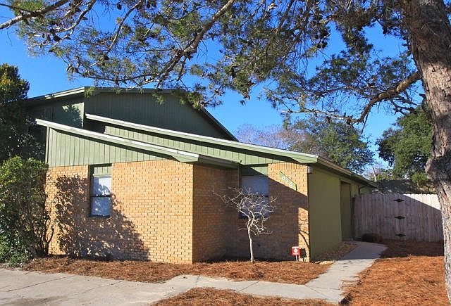 1st image of 625 NW Sandalwood Dr