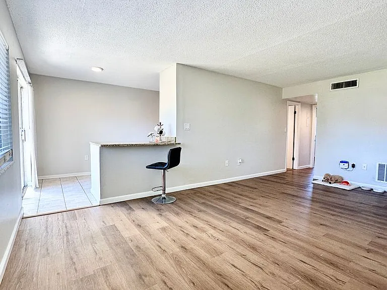 1700 Van Ness St — Photo 33