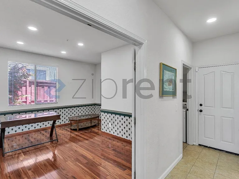 1001 Sandhurst Dr — Photo 24