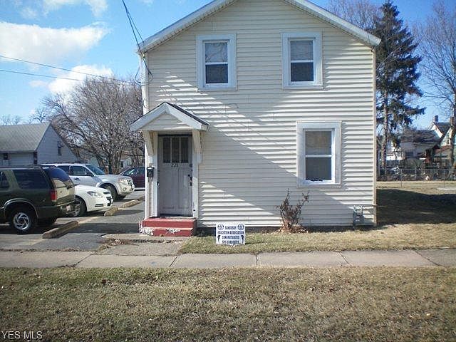 2nd image of 221 Scott St