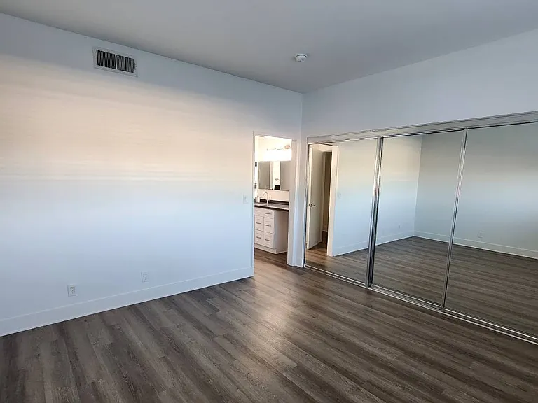 Citronia Luxe Towers Apartments — Photo 19