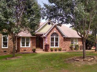 202 Lakewood Dr, Jackson, TN 38305