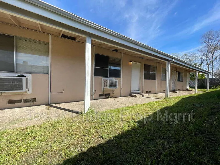 1724 Wright St #2 — Photo 2