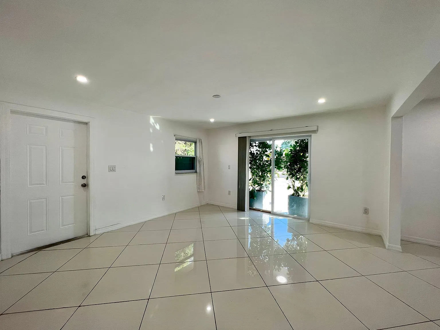 4 bed, 1350 sqft, $4,999 — Photo 4