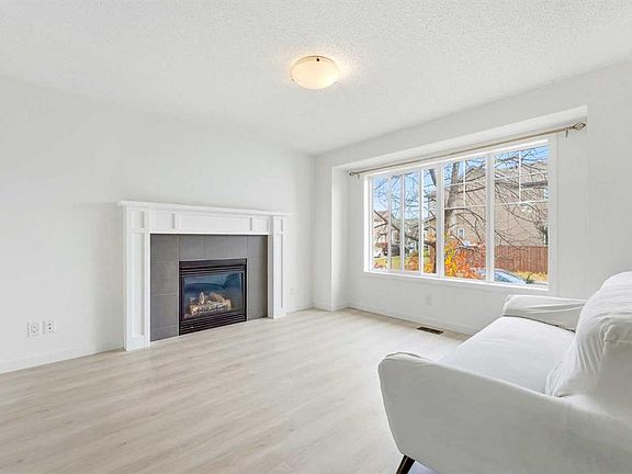 3rd image of 96 E Copperpond Rise SE