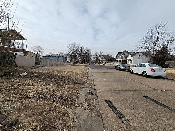 4th image of 902 8th Ave