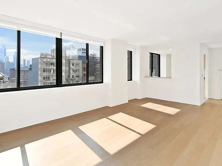 Columbus Cir #N12F — Photo 4