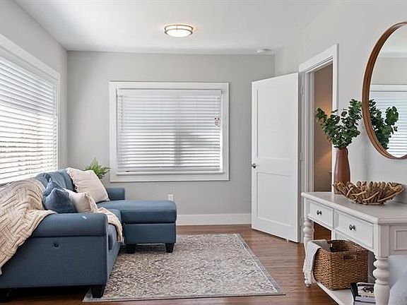5th image of 109 N Palmway