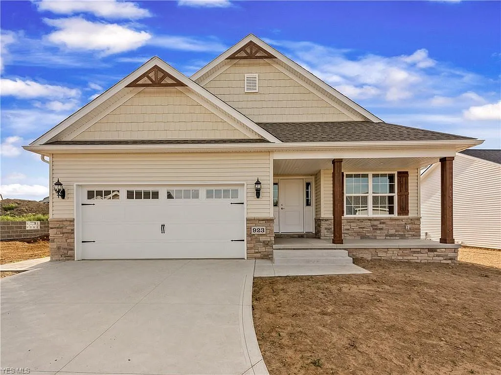 923 Cabot Dr photo 1