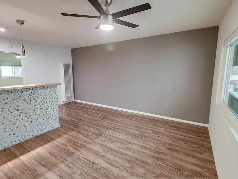 1024 Turquoise St #L — Photo 15