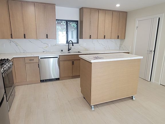 5th image of 1427 S Shenandoah St #1425