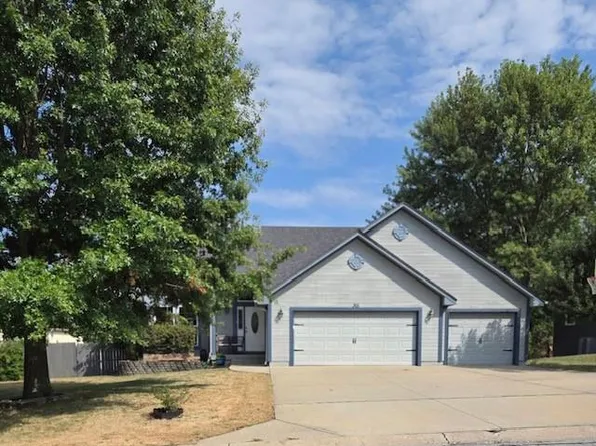 301 Andrea Ln, Harrisonville, MO 64701