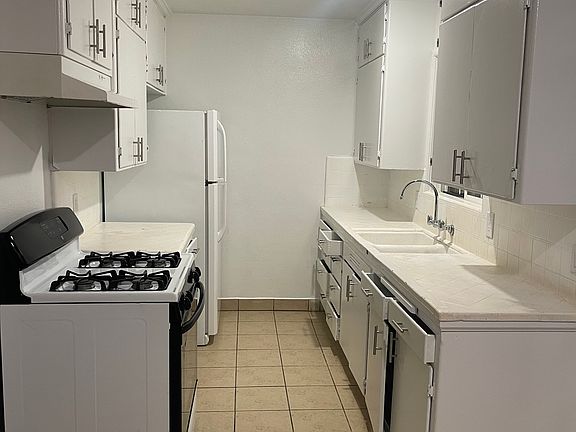 4th image of 3333 E Clinton Ave #3333