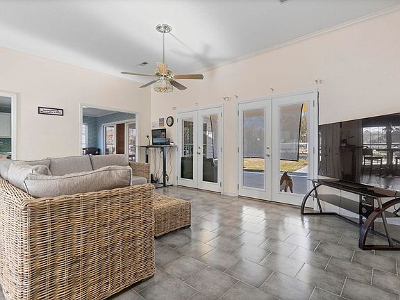 4th image of 404 Dewsbury Ln