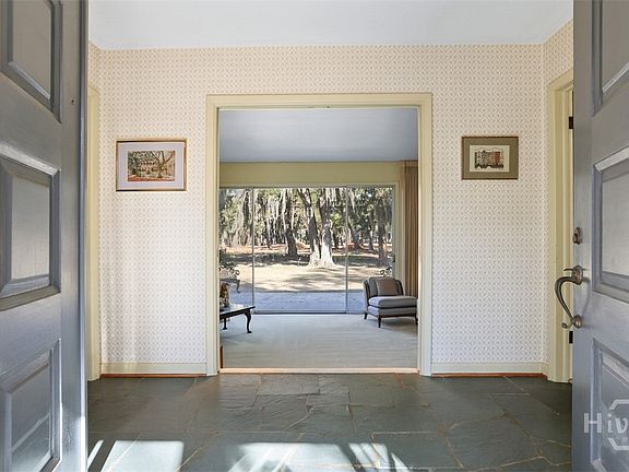 5th image of 102 Winchester Drive