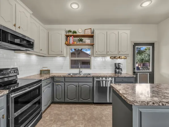 1100 New Meadow Dr, Azle, TX 76020