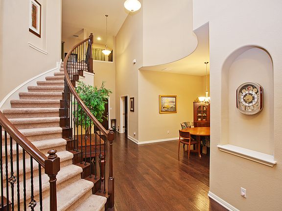 4th image of 2604 Berkshire Way