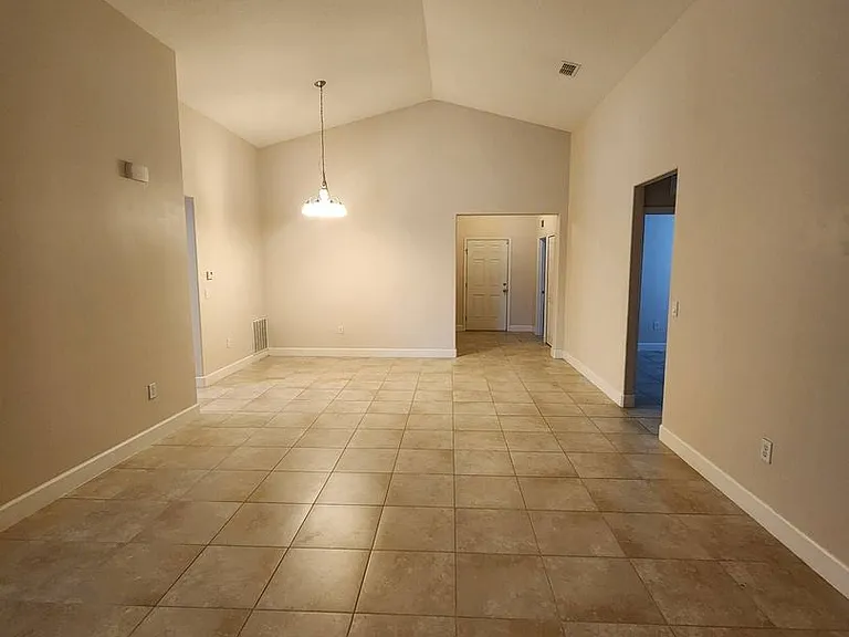 5352 Talbot Blvd — Photo 6