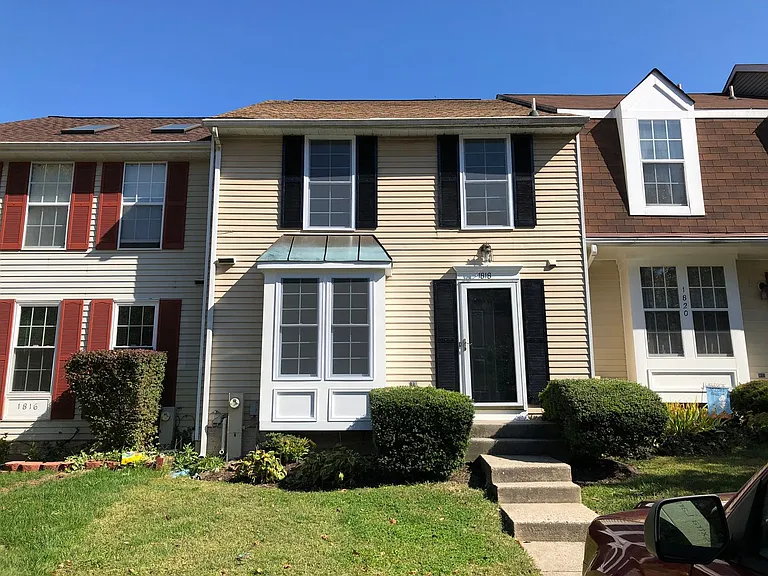 1818 Chester Way — Photo 1